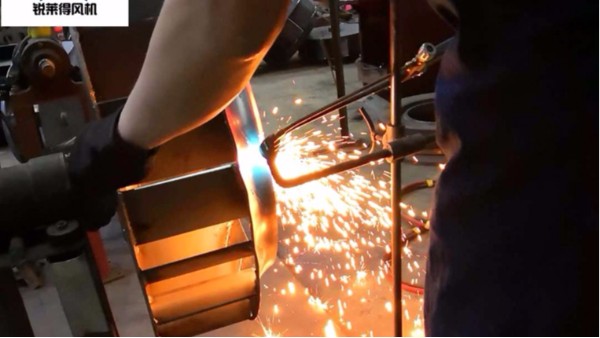 如何減少離心風(fēng)機(jī)在使用過(guò)程中的磨損